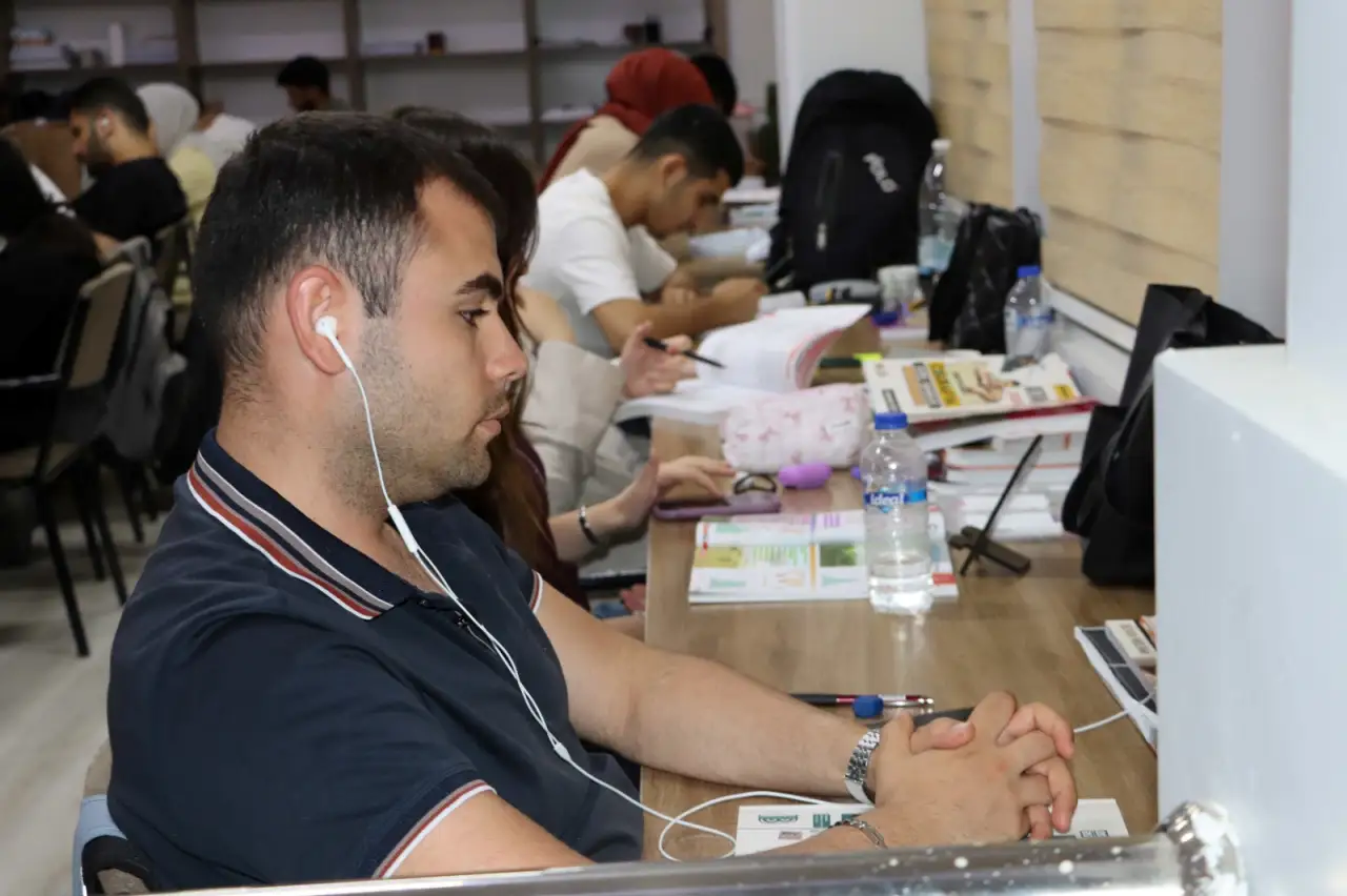Şanlıurfa'nın Gelişen İlçesinde Eğitim Yatırımları Gençlerin Geleceğine Işık Tutuyor