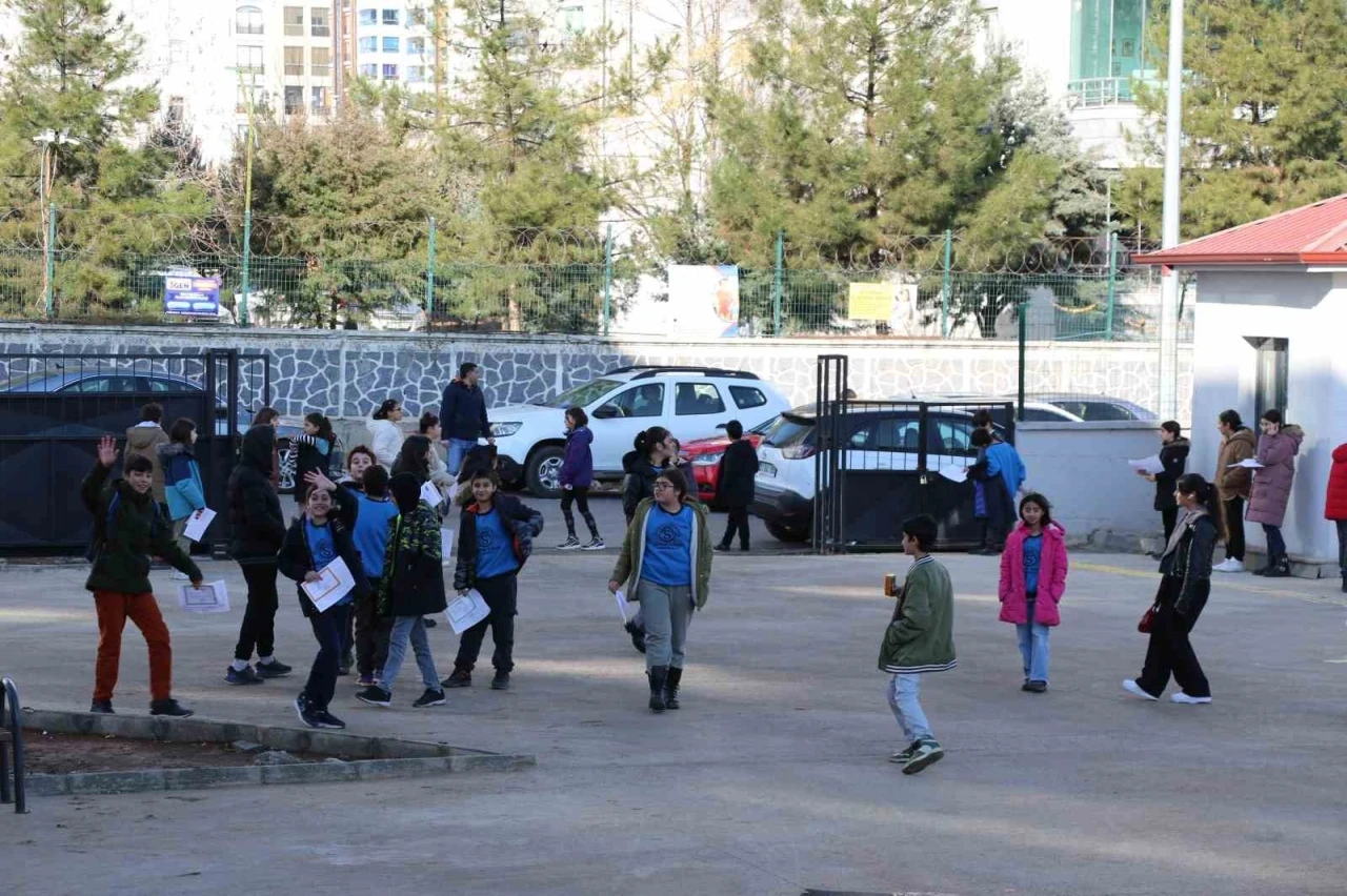 Yarıyıl Tatili İçin "Karne Zili" Çaldı