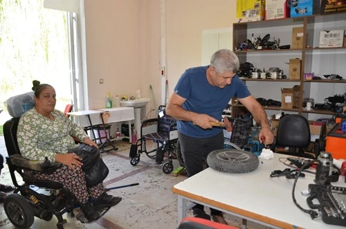 Engelli Bireylerin Tekerlekli Sandalyeleri Ücretsiz Tamir Ediliyor