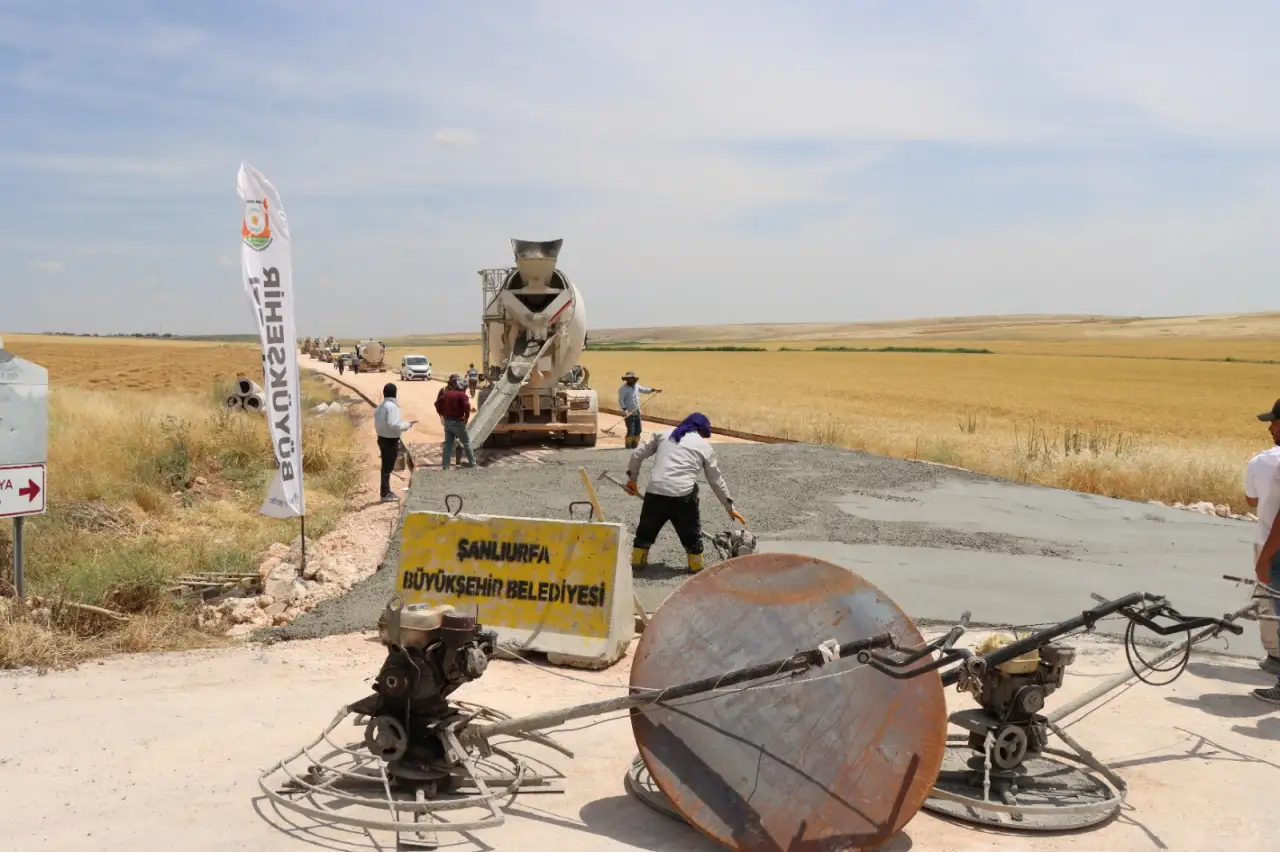 Şanlıurfa'da 3 İlçe Beton Yollarla Birbirine Bağlanılıyor