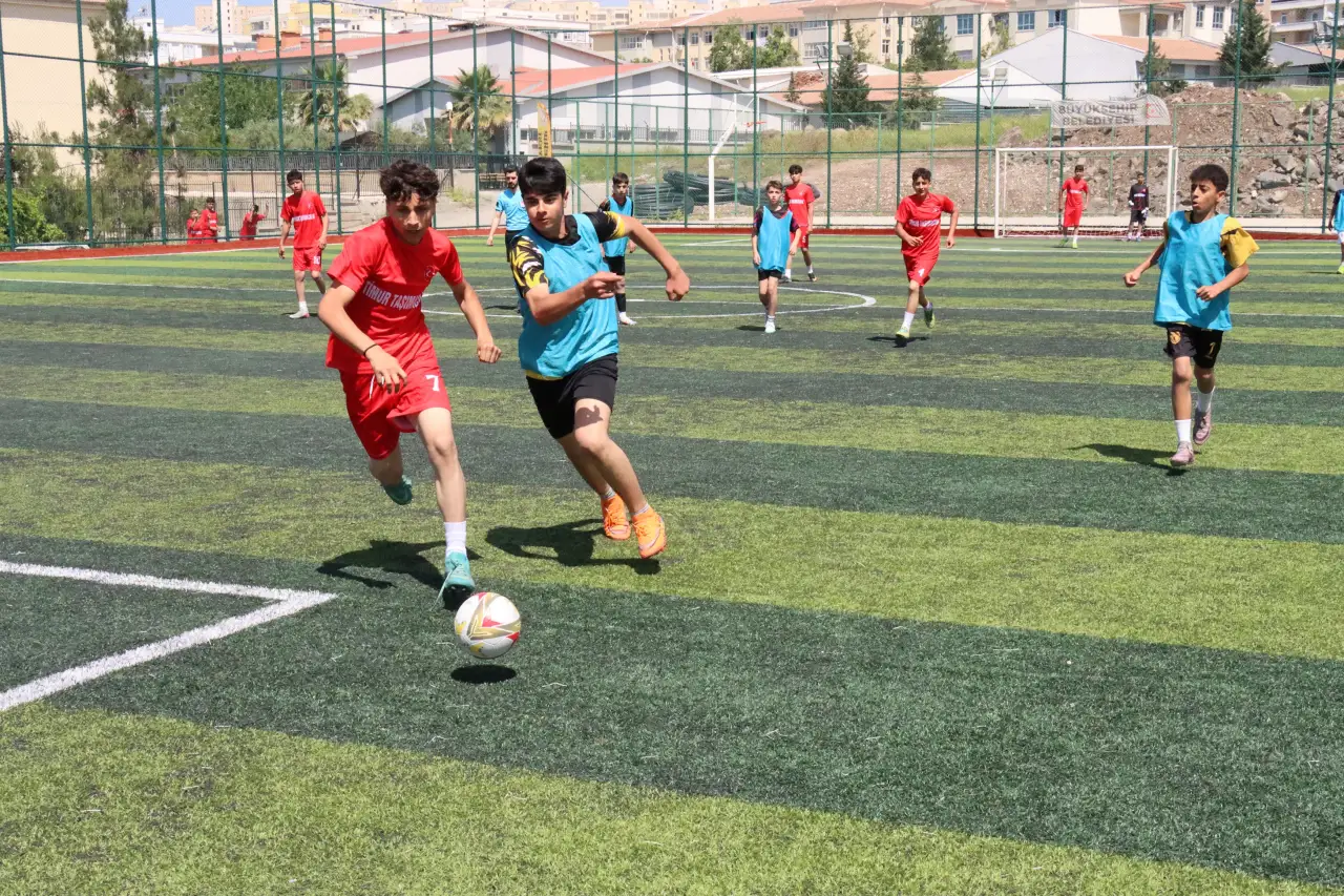 Şanlıurfa'da Genç Kramponlar Sahaya İndi: Bağımsızlık İçin Goller Atılacak