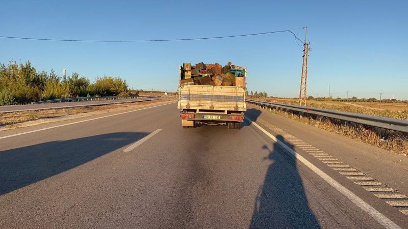 Patlak Lastikle Kilometrelerce Yol Giden Kamyonet