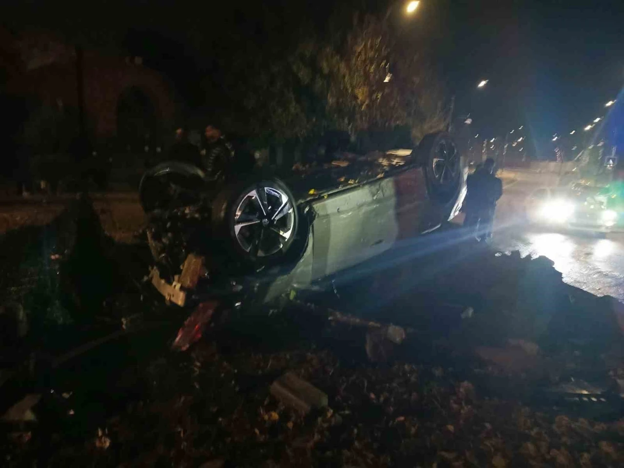 Otomobil Takla Attı 2 Kişi Yaralandı