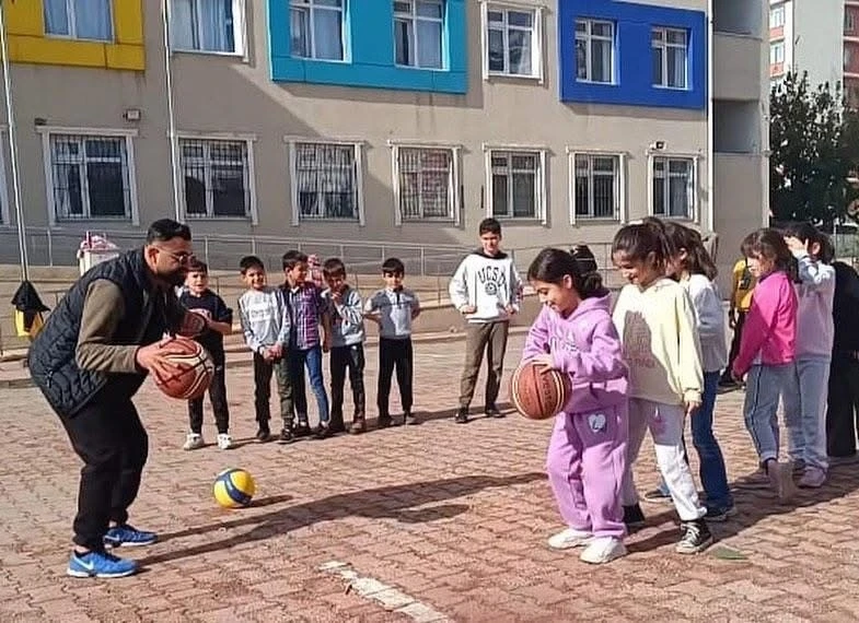 İlkokul Öğrencileri İçin "Spora İlk Adım" Etkinliği