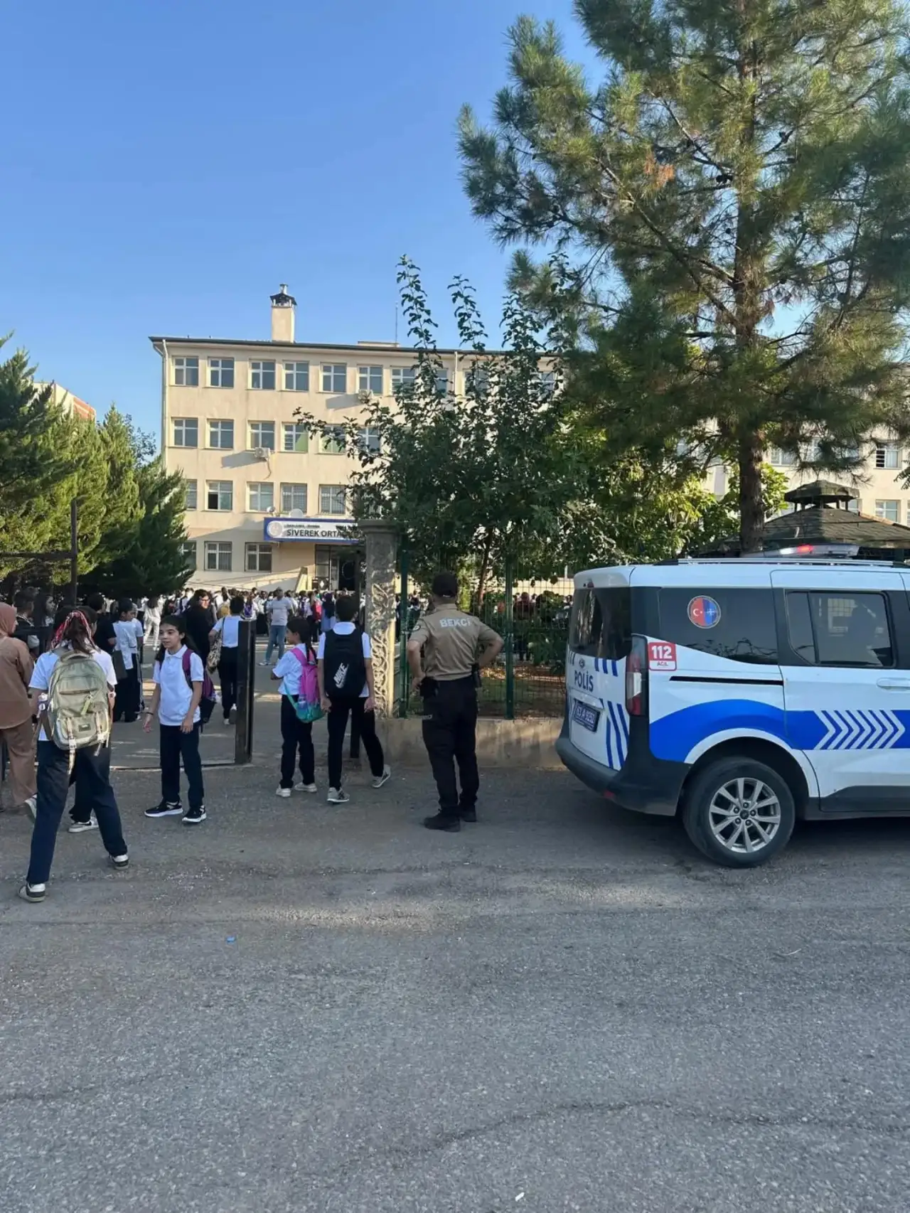Siverek’te Ekipler Sahada ; Okul Çevrelerinde Huzur ve Güven Denetimi