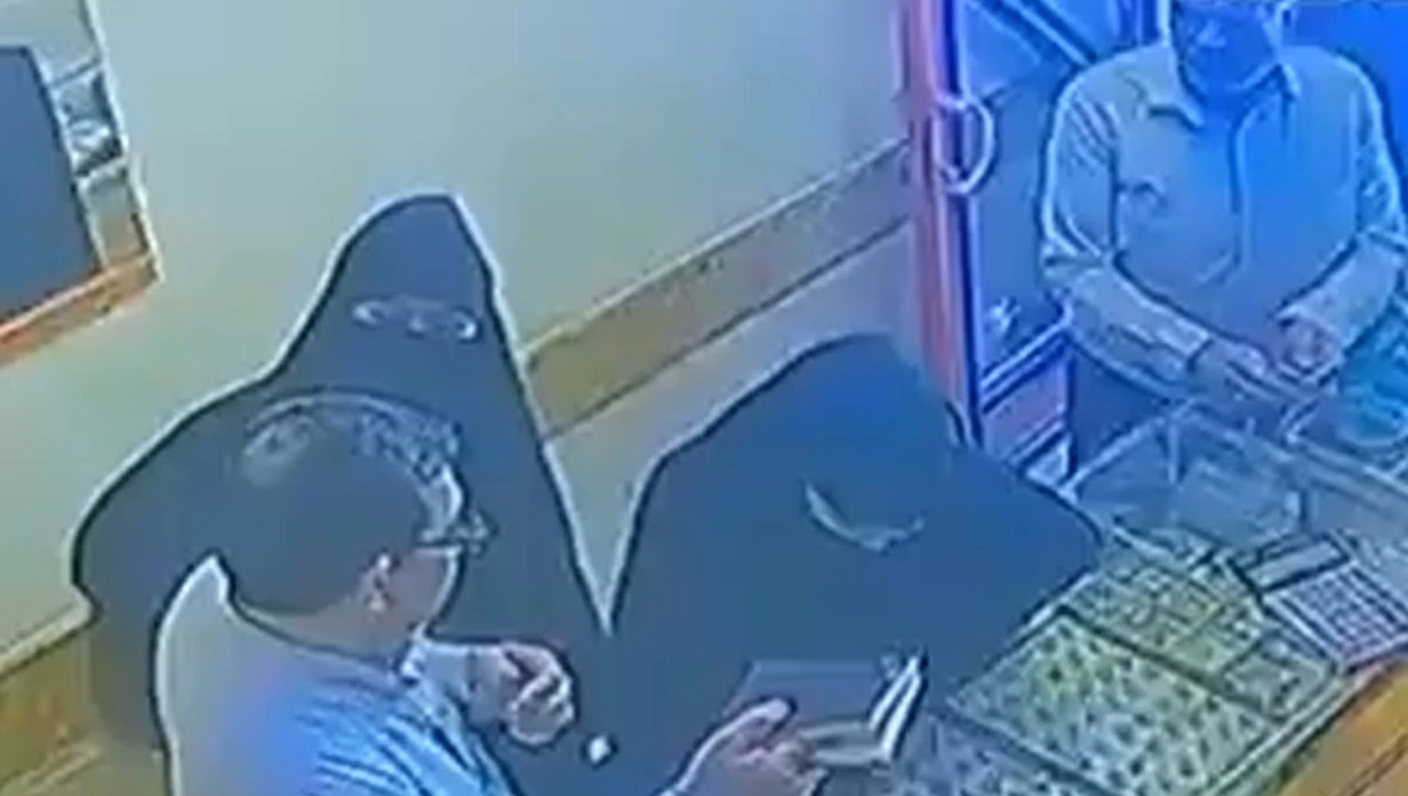 Kuyumcuda Hırsızlık Anı Kameraya Yansıdı