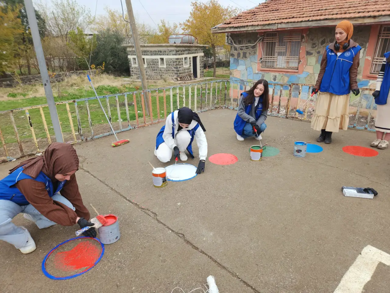 Siverek'te "Genç Dönüşüm" Projesi Kapsamında Gönüllü Gençler, Kırsal Okula Neşe Taşıdı