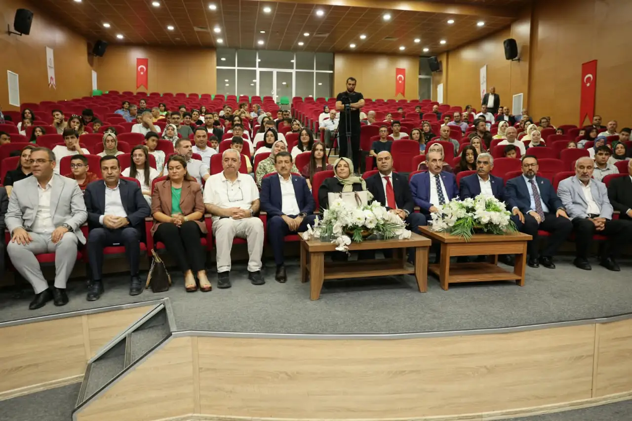 Karaköprü’de LGS Başarısı Ödüllendirildi: 50 Öğrenciye Tablet Desteği