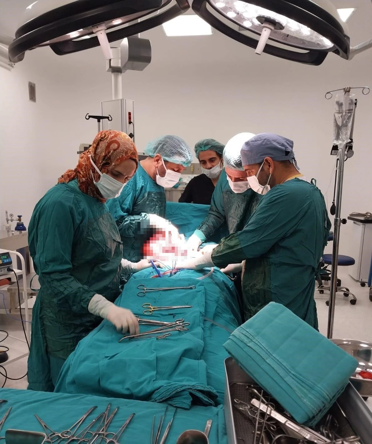 43 Yaşındaki Kadının Karnından 35 Santim Boyutunda Miyom Çıkartıldı