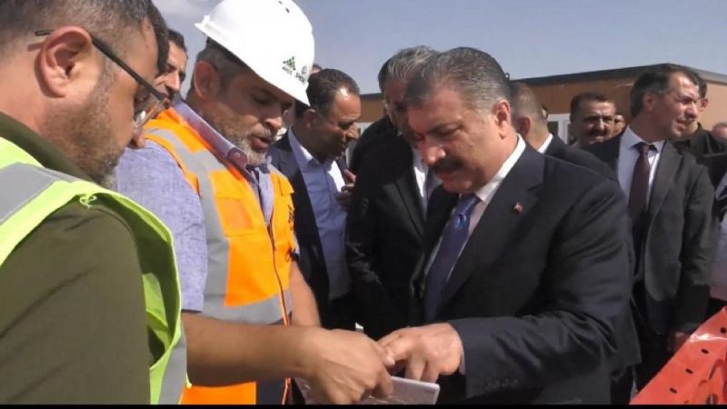 Bakan Koca, Mardin Şehir Hastanesi'nde Hem İncelemelerde Bulundu Hem de Doğaya Katkı Sağladı