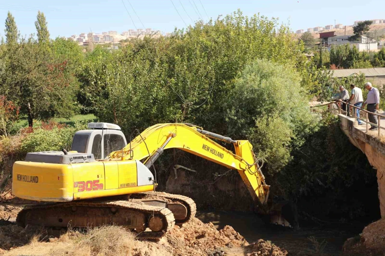 Nizip Çayı’nda Genişletme ve Temizlik Çalışmaları Başladı