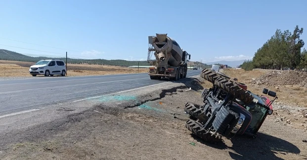 Beton Mikseri ve Traktörün Çarpıştığı Kazada 3 Kişi Yaralandı