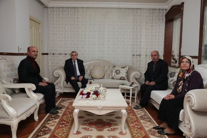 Başkan Beyazgül, Emekli Öğretmenleri Özel Gününde Onurlandırdı
