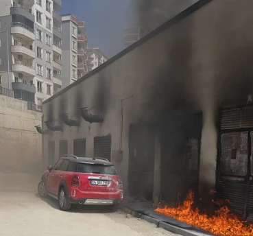 Eğitim ve Araştırma Hastanesi'nin Trafo Yangını Söndürüldü