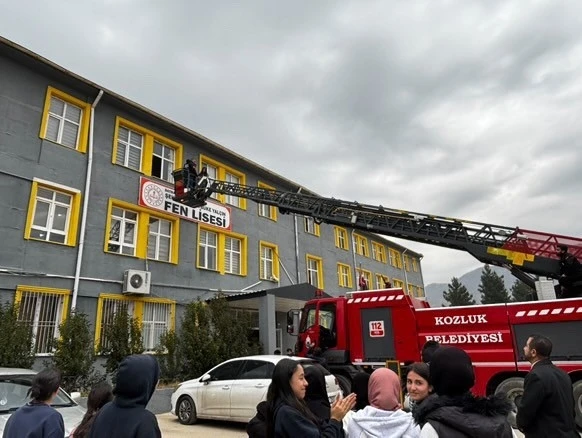 Şehit Şenay Aybüke Yalçın Fen Lisesi'nde Yangın Tatbikatı Gerçekleştirildi