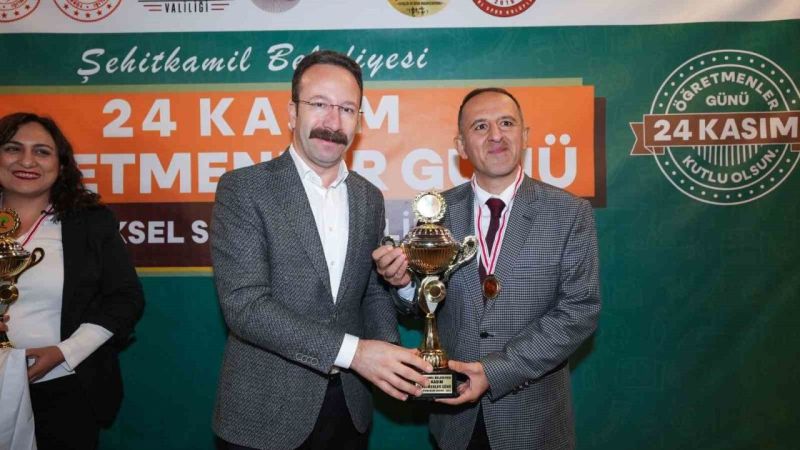 Dereceye Giren Öğretmenler Ödüllendirildi