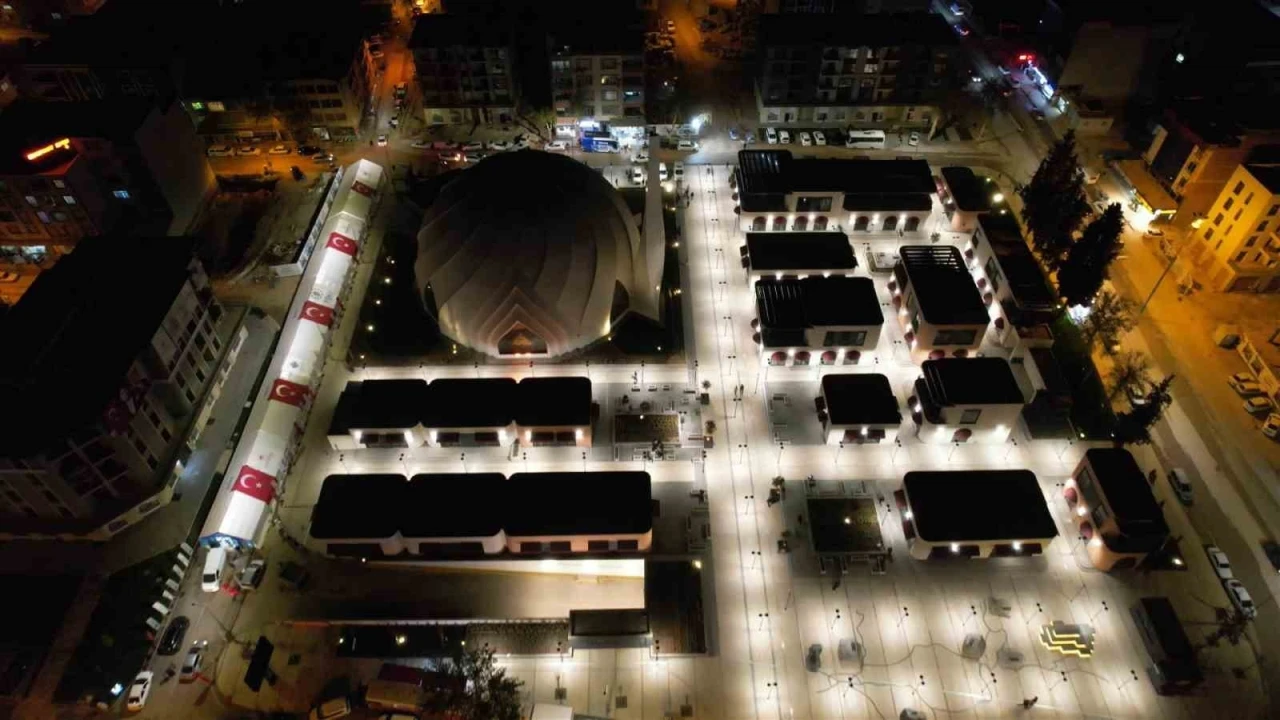 Kadir Gecesi’nde Meydan Cami İbadete Açıldı