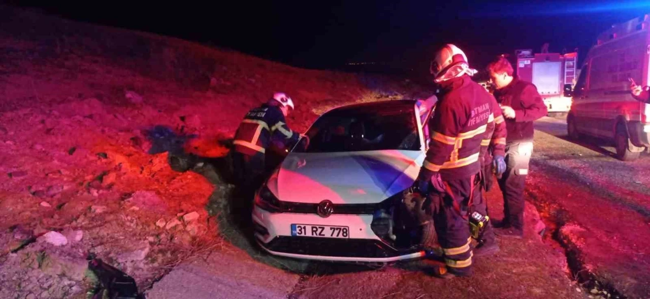 Hafif Ticari Araç ve Otomobil Çarpıştı 4 Yaralı