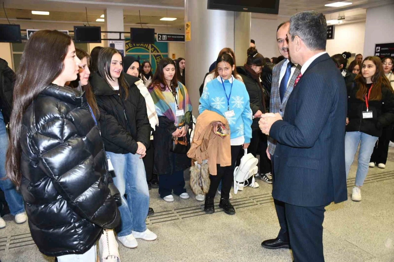 Şehitler Diyarına Projesiyle" Bin Öğrenci Çanakkale’ye Gönderildi