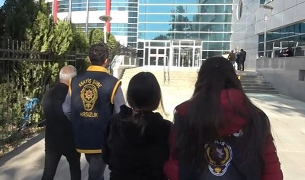 Ev Eşyası Çalan Çift Güvenlik Kamerasına Yakalandı