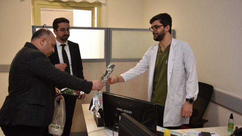 Siverek'te Sağlık Çalışanlarına Destek: Karanfil ve Tatlı İkramı