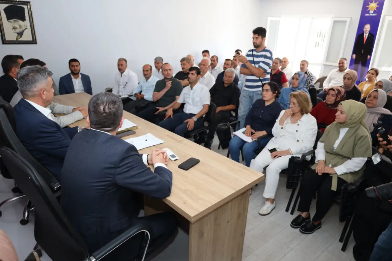 AK Parti İl Başkanı Mehmet İlhami Günbegi Siverek’te Vatandaşlarla Buluştu