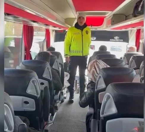 Trafik Polislerinden Sürücü ve Yolculara ‘Emniyet Kemeri’ Uyarısı