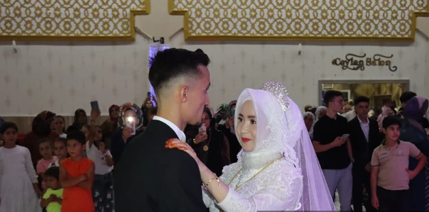 Çinli Gelin Ma Fang İçin Yöresel Düğün Töreni