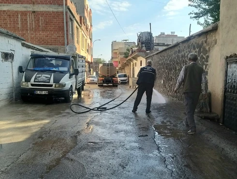 Kale Mahallesi'nde Cadde ve Sokaklar Yıkanıyor