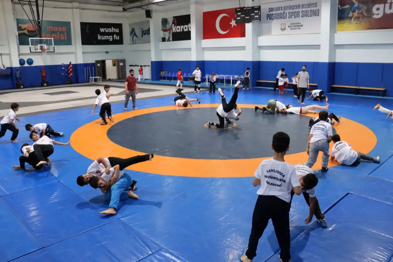 Şanlıurfa’da Ata Sporu Güreşe Büyük İlgi: Yaz Kurslarında Geleceğin Şampiyonları Yetişiyor