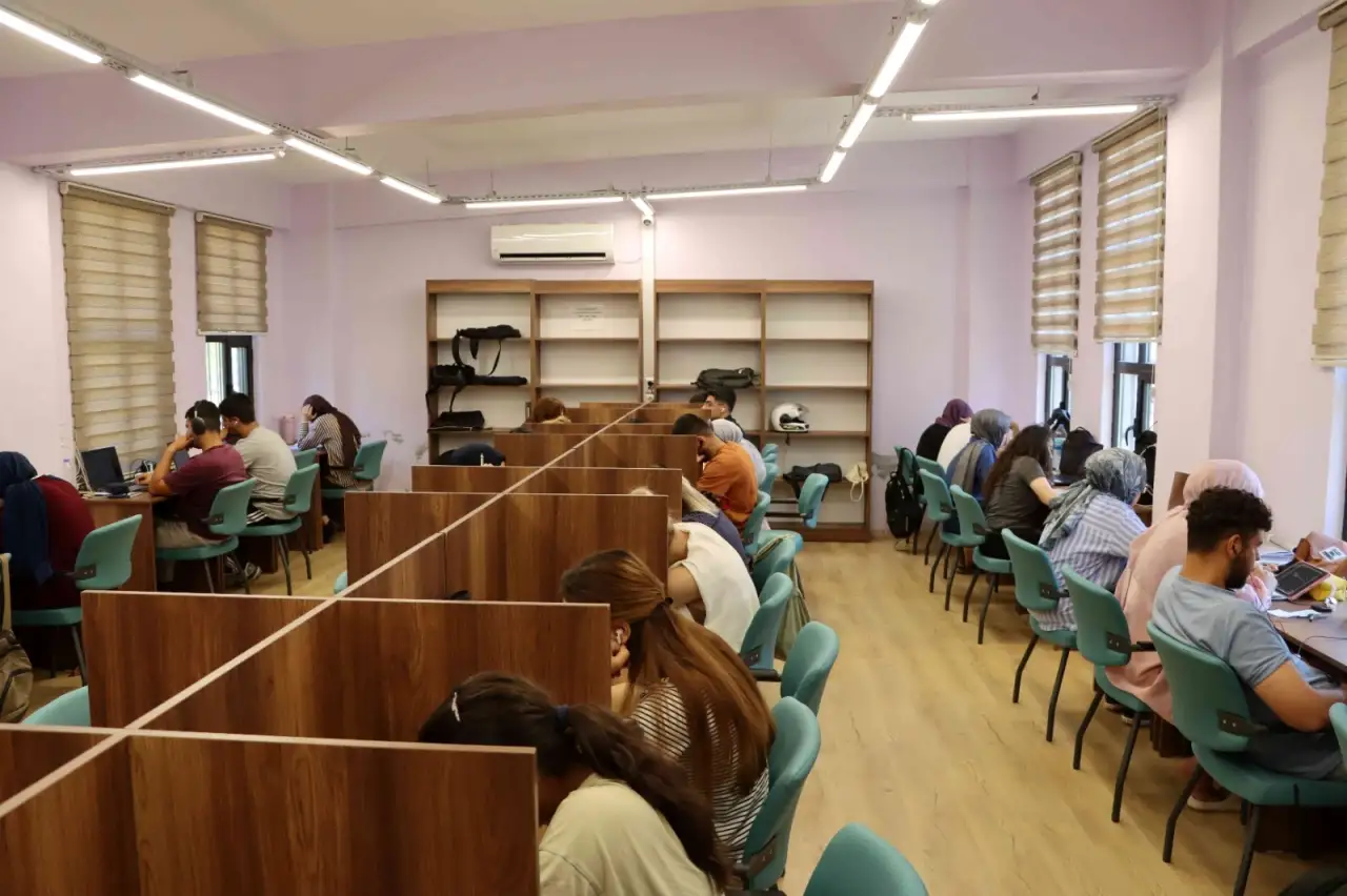Karaköprü'de Sessiz Devrim: Okuma Evleri Gençlerin Başarı Üssü Oldu