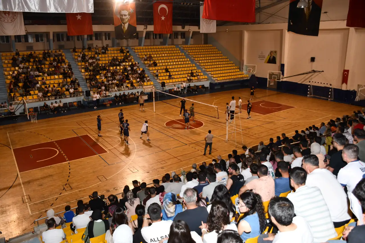Siverek’te Öğretmenler Arası Voleybol Turnuvası Şampiyonunu Seçti