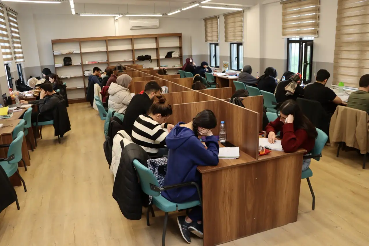 Karaköprü’de Eğitim Seferberliği: 185 Bin Öğrenci YKS Yolunda Geleceğe Hazırlanıyor!