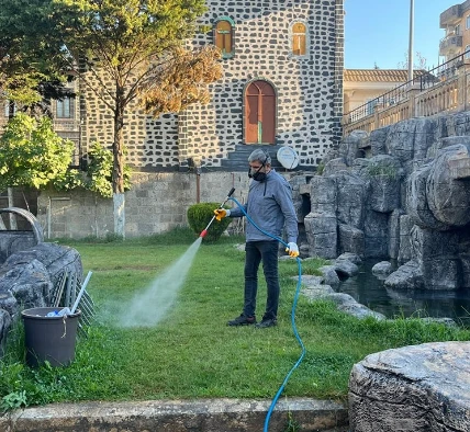 Siverek'te Haşerelere Karşı İlaçlama Çalışmaları Devam Ediyor