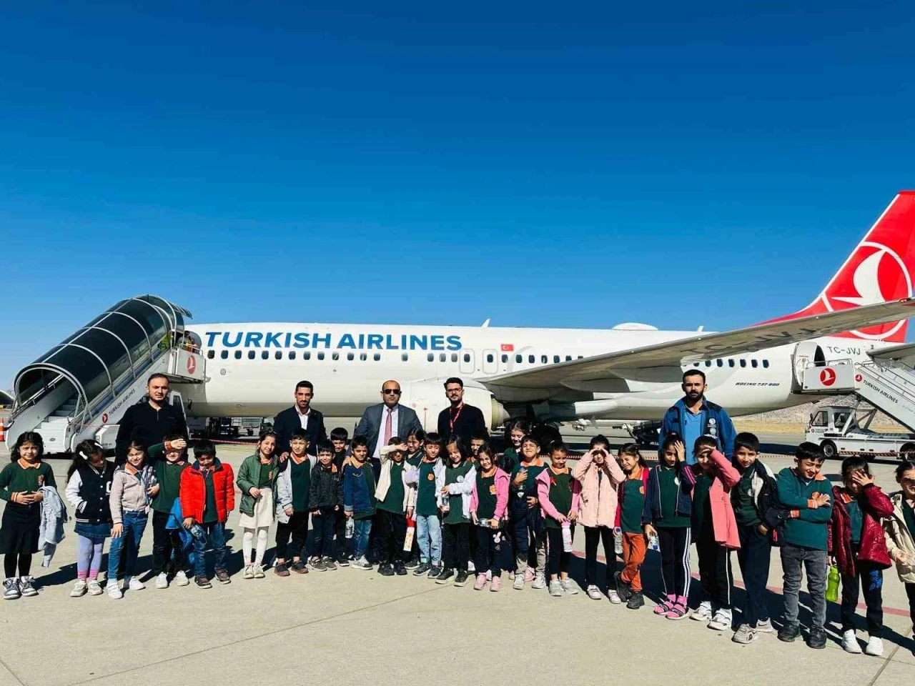 Öğrenciler Şırnak Şerafettin Elçi Havalimanını Ziyaret Etti