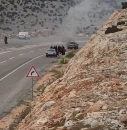Alevler İçinde Bir Araç: 5 Kişi Son Anda