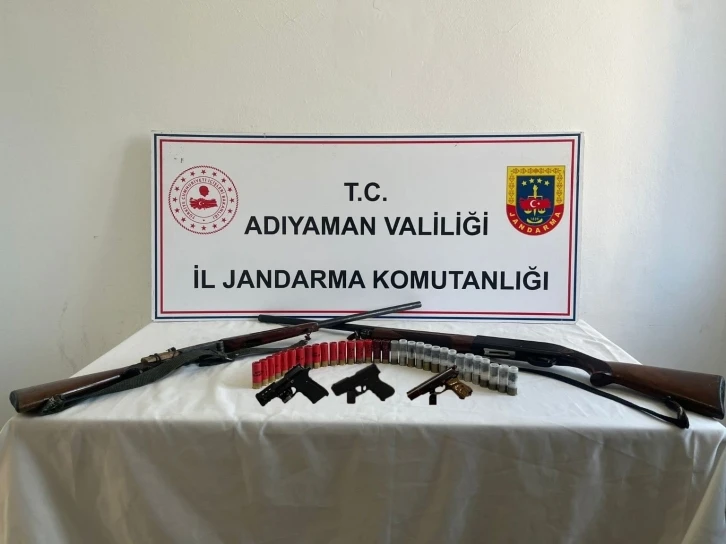 Şüpheli Şahısların Evlerinde Silah Ele Geçirildi