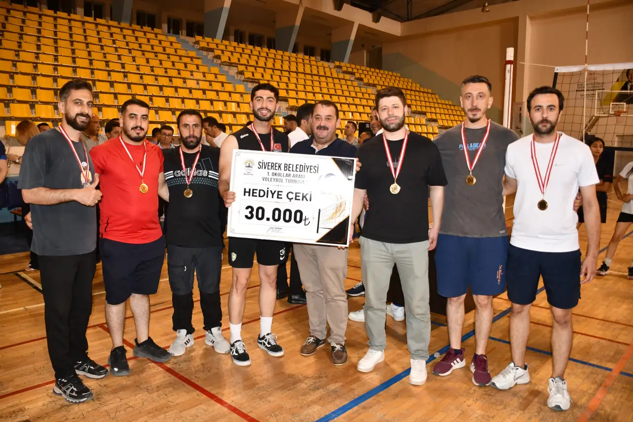 Siverek’te Öğretmenler Arası Voleybol Turnuvası Şampiyonunu Seçti