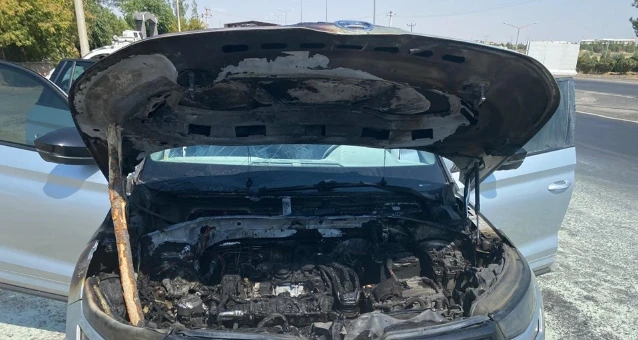 Seyir Halindeki Otomobilde Çıkan Yangın Panik Yarattı