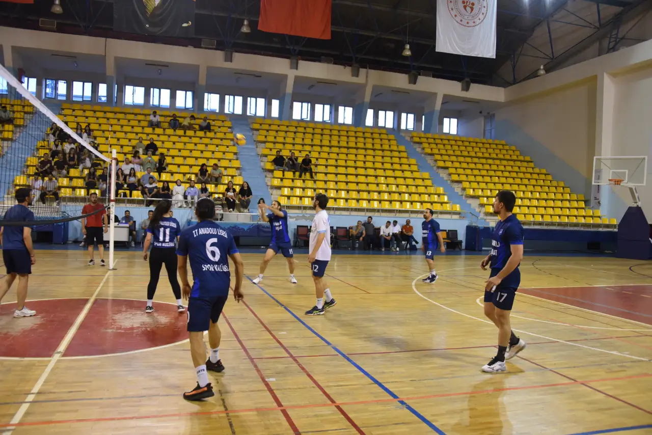 Siverek'te Dev Voleybol Turnuvasında Büyük Finalin Adı Kondu!