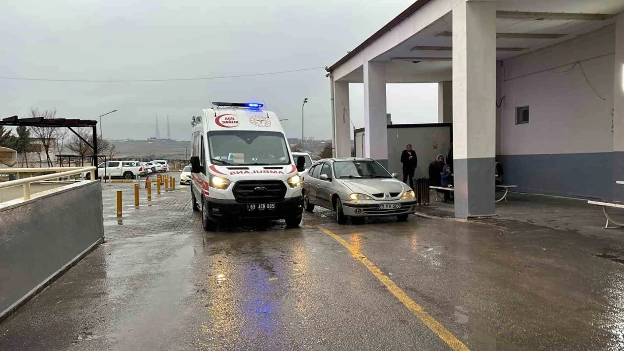 Siverek’te Otomobil ile Traktör Çarpıştı: 5 Yaralı