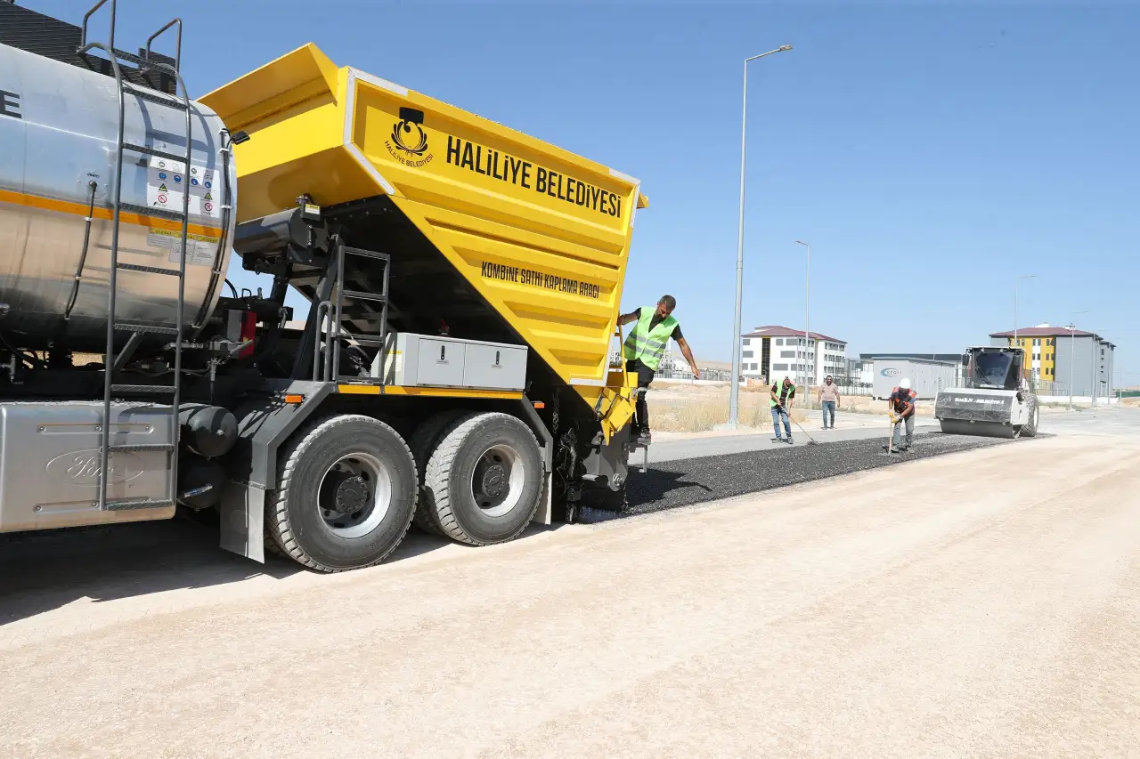 Asfalt Hamlesi Belediye Kendi Asfaltını Üretip Yollarını Yeniliyor