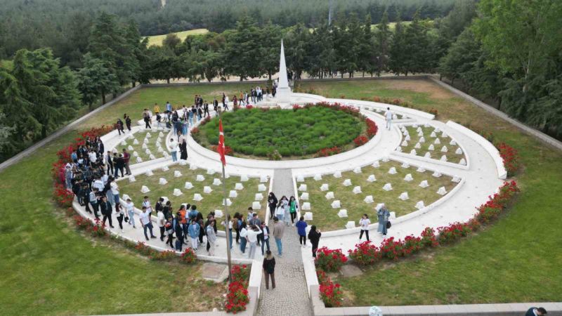LGS’de dereceye giren öğrenciler ecdatla buluştu