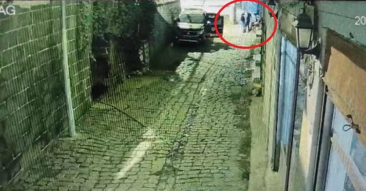 Polise Bıçaklı Saldırı Güvenlik Kamerasında