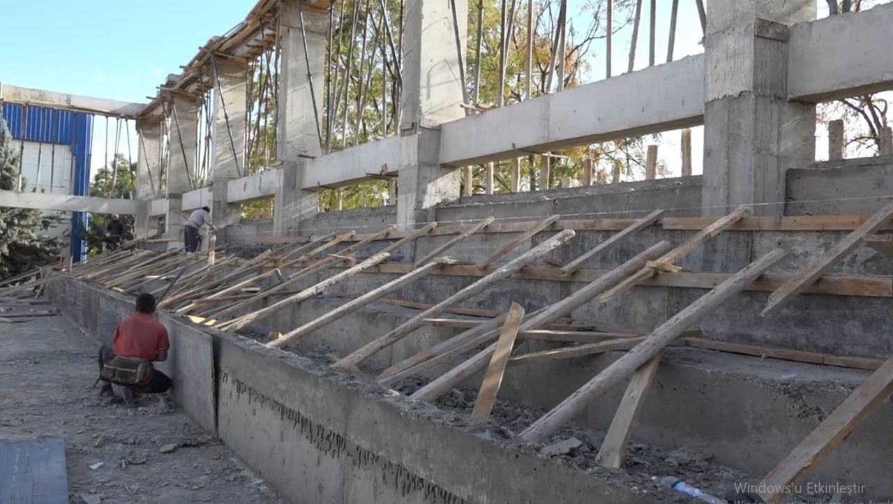 Gençlere Dev Tesisler Yapılıyor