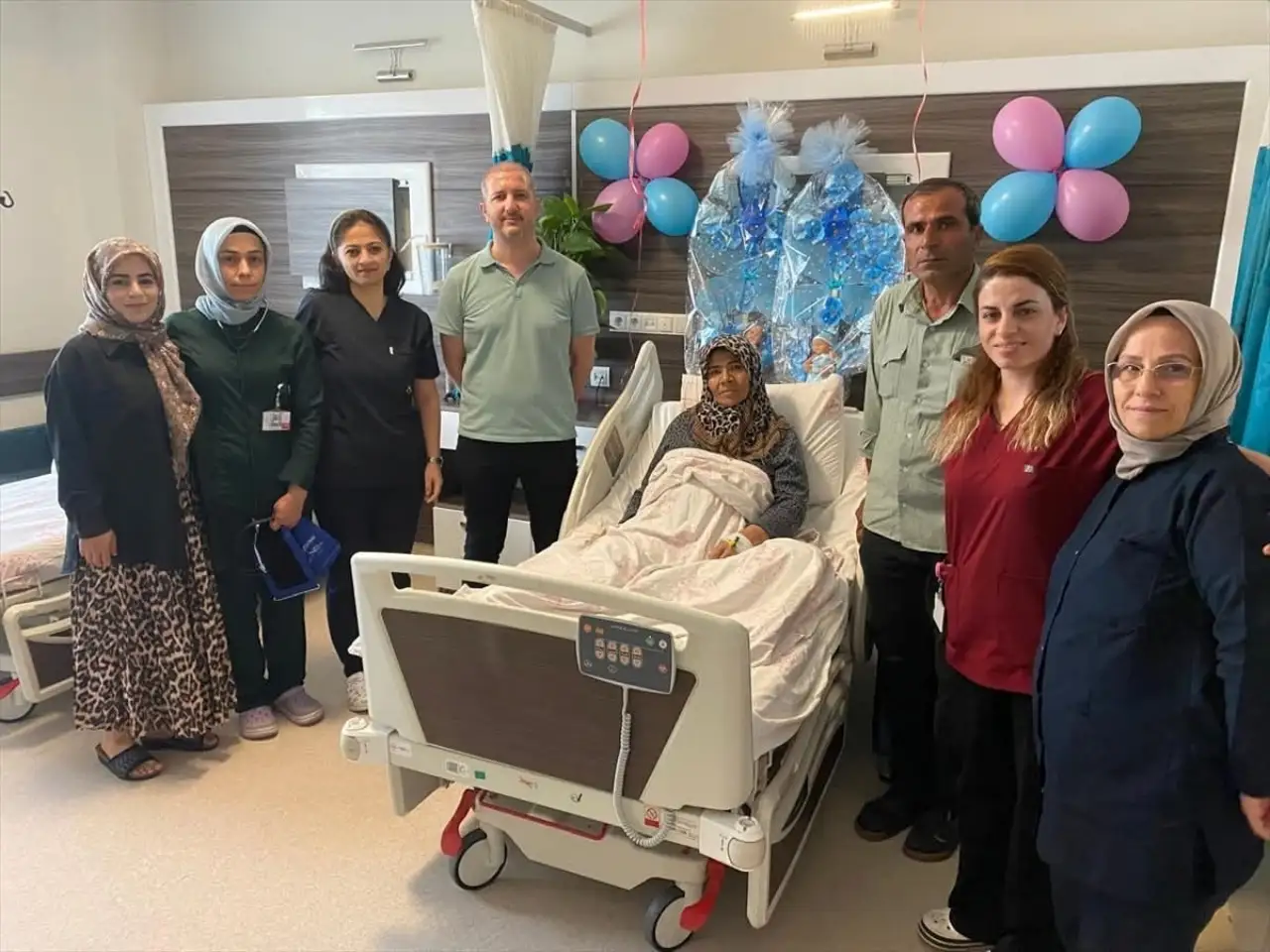 53 Yaşındaki Kadından Mucizevi İkiz Bebek Sevinci