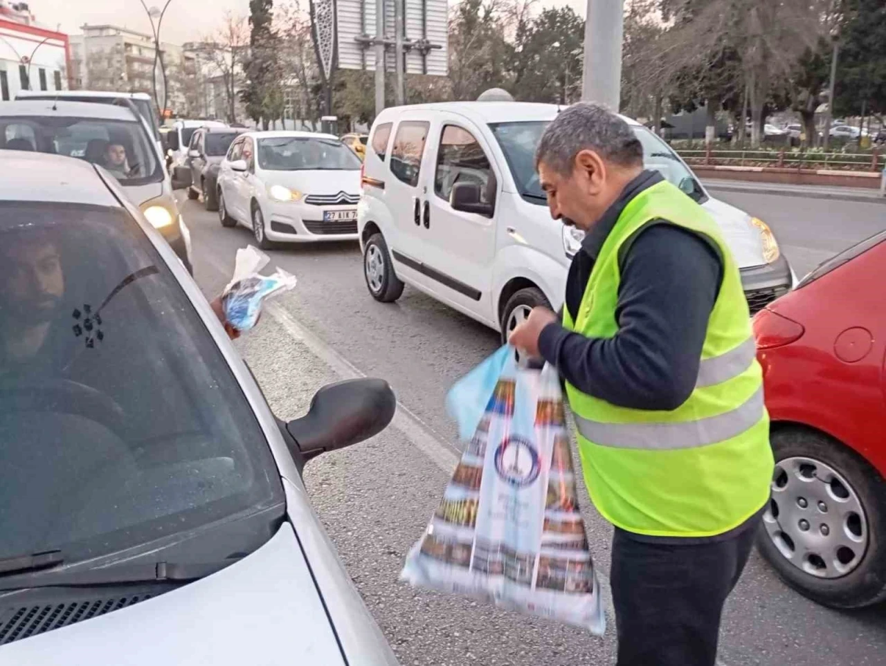 Trafikte Oruç Açanlara Kumanya Desteği