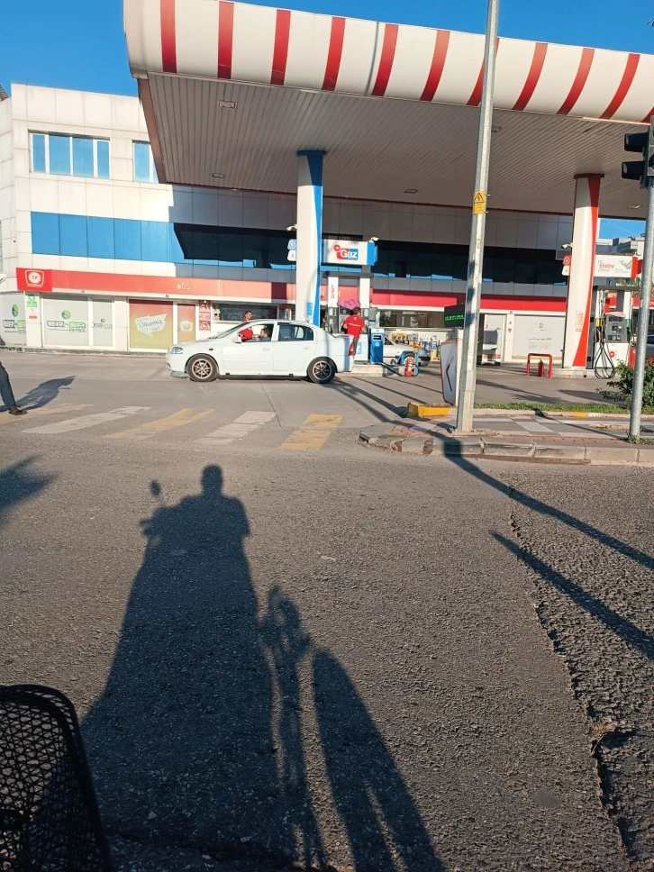 Siverek'te Engelli Vatandaşın Benzin Almasına Engel: Plakasız Motor Tartışması