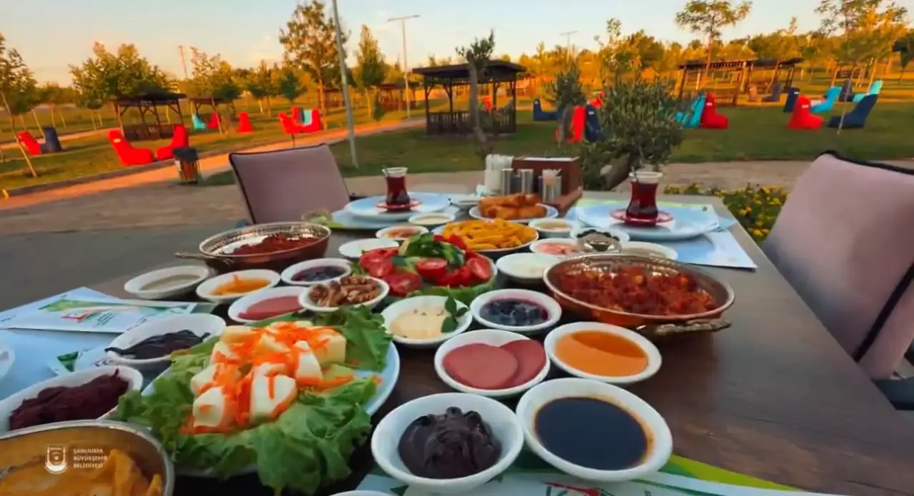 Siverek Vadi Park Sosyal Tesisi Misafirlerini Doğa ve Lezzetle Buluşturuyor