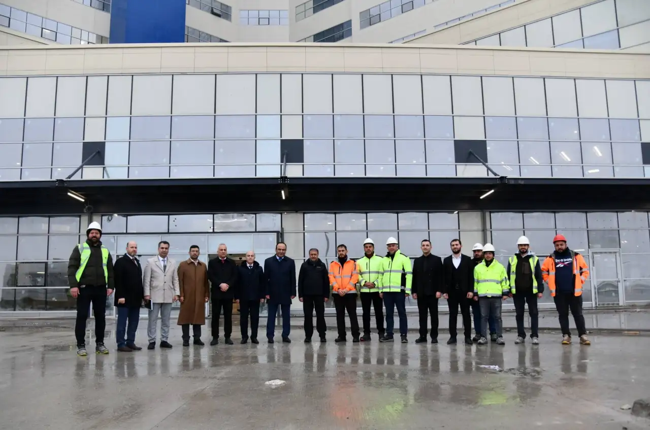 Şanlıurfa’da Sağlık Devrimi: Vali Şıldak Dev Şehir Hastanesi İnşaatını Mercek Altına Aldı